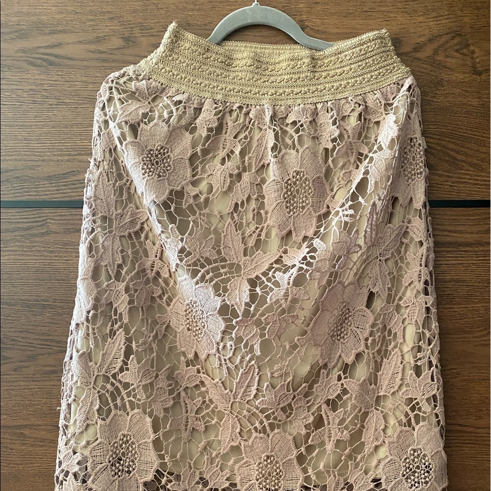 Crochet below the knee skirt - Beige